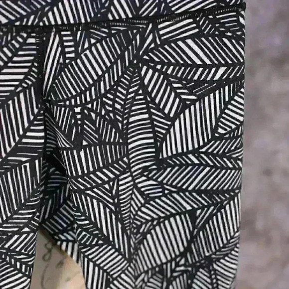 Lululemon Wunder Under Pant *Full-On Luon Banana Leaf White Black Women’s Size 6 - Picture 6 of 12